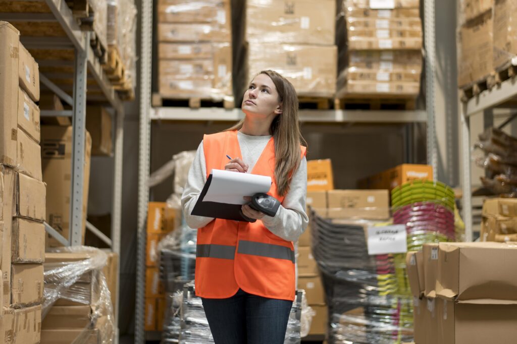 3PL warehouse employee conducting pick and pack in a large distribution center warehouse efillship melbourne australia